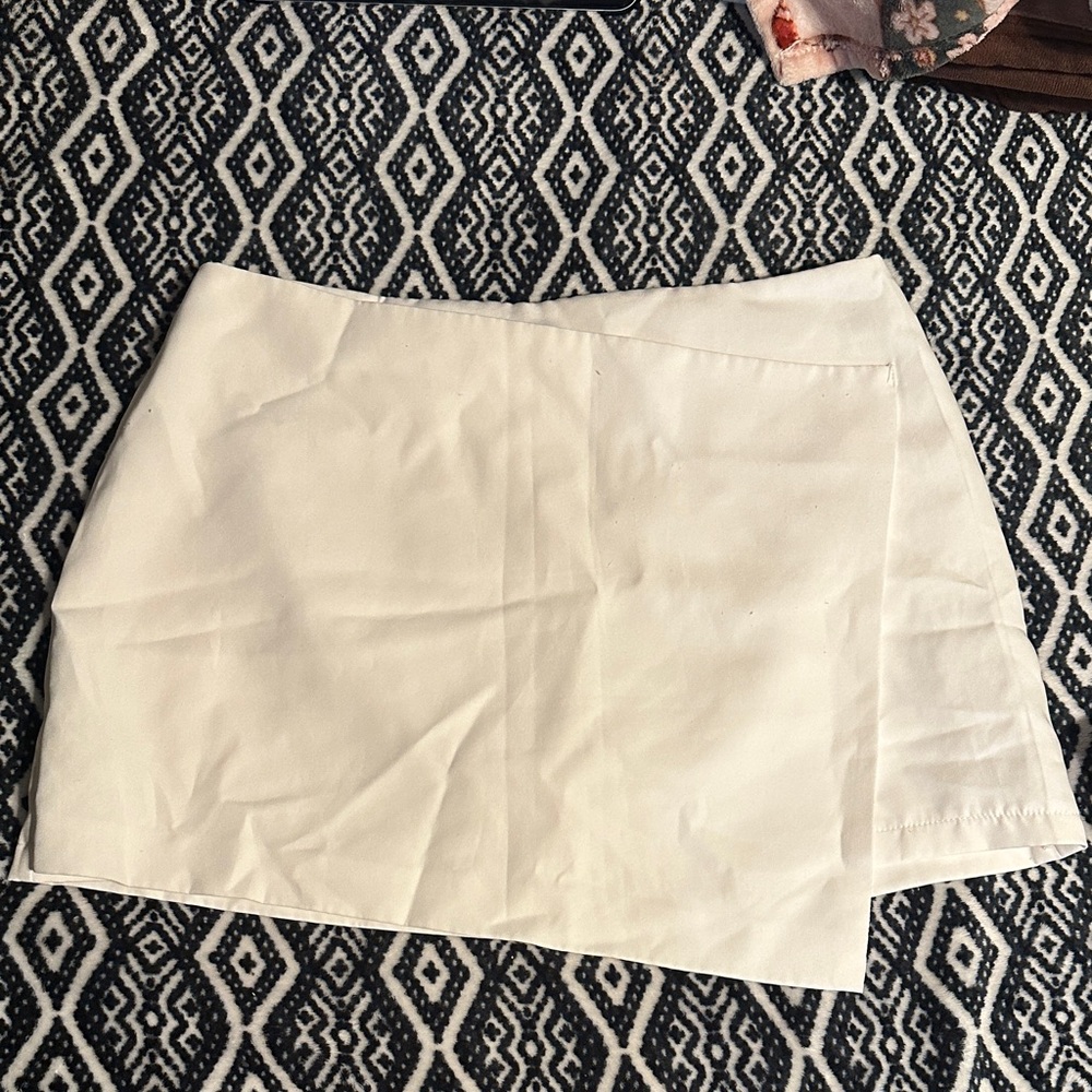 SHEIN White Skort